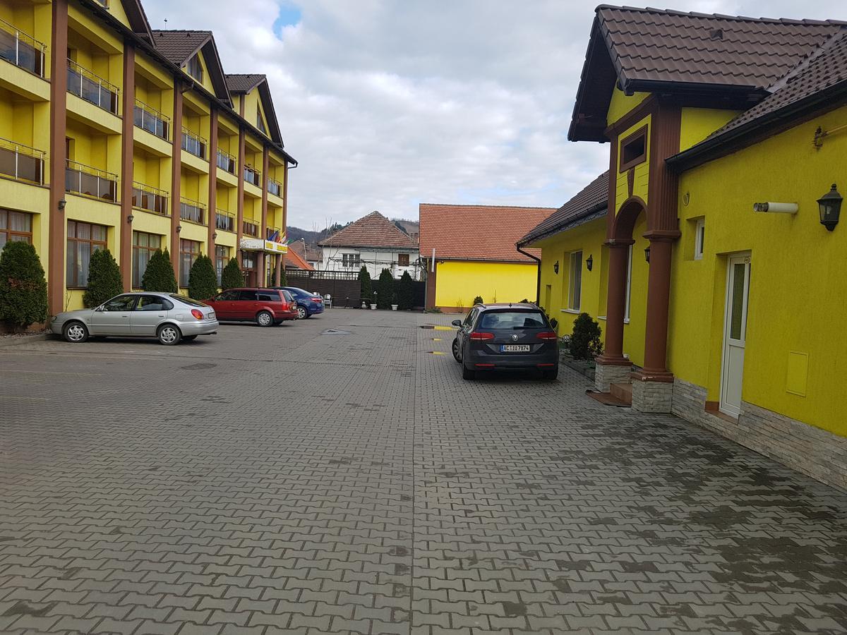 Hotel Edelweiss Mediaş Exterior foto